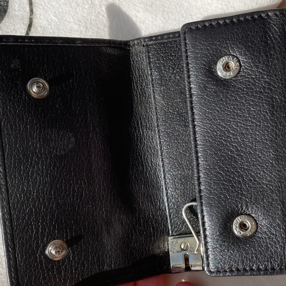 Chanel Camellia Embossed Key Holder - Picture 4 of 4